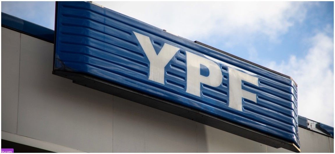 Juicio por YPF: la jueza ordenó al país que entregue chats de WhatsApp y mails de Luis Caputo y Sergio Massa y el Gobierno apelará