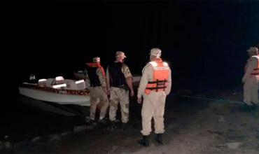 Rosario: buscan a un joven que cayó al agua mientras pescaba con su papá