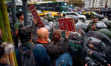 Una nueva jornada de protestas frente al Congreso terminó con graves incidentes y detenidos