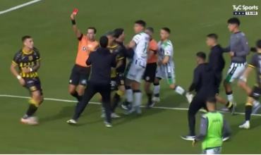Escándalo en la Primera Nacional: el clásico entre Chicago y Almirante en Mataderos ¡terminó a las piñas!