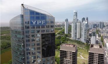 Inminente definición por la orden judicial de entregar acciones de YPF: qué podría pasar si la Argentina cae en desacato en EEUU