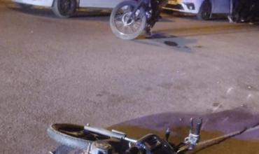 Un motociclista quiso girar en 'U' y fue embestido por otra motocicleta