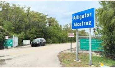 Una jueza de Florida ordenó desmantelar el centro de detención 'Alligator Alcatraz'