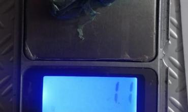 Demoran a un joven por tenencia de marihuana en plaza de Ulapes