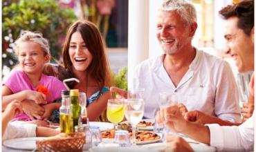 De los baby boomers a los millennials: cinco cosas que diferencian al adulto de antes con el de ahora según el Indec