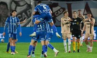 Godoy Cruz se hizo fuerte con uno menos y le ganó un partido clave a Platense,