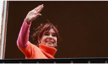 “Qué quilombo se te armó… y no te lo digo por la coima de tu hermana”: Cristina Kirchner criticó a Javier Milei por intervenir en el mercado cambiario