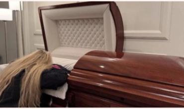 El desgarrador adiós de la esposa de Charlie Kirk: publicó un video junto al cuerpo del activista en el ataúd