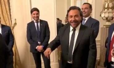 Gustavo Sáenz cantó a capela frente a gobernadores para reclamar federalismo