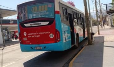 Accidente vial entre colectivo y bicicleta dejó un herido trasladado al hospital