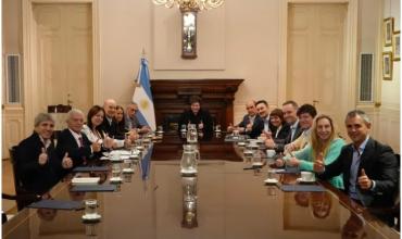 Javier Milei volvió de Paraguay y reúne a su Gabinete tras el cachetazo de la oposición en el Congreso