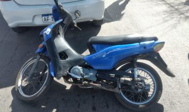 Choque entre automóvil y moto en Av. San Nicolás de Bari deja daños materiales