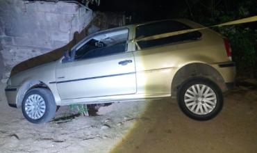 Barrio San Vicente: Un vehículo desbarrancó y colisionó contra una vivienda precaria