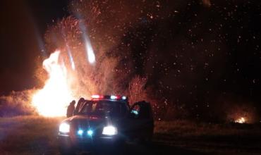 Villa Castelli: Incendio en la cancha de Belgrano fue controlado por bomberos