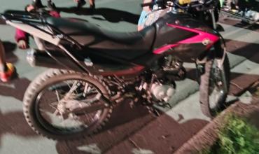 Choque entre motocicleta y camioneta dejó un menor con lesiones leves