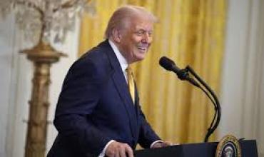 Cayó levemente el índice de aprobación a Trump