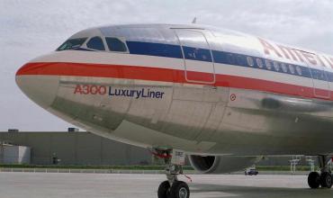 Estados Unidos: hallaron a un hombre muerto en el tren de aterrizaje de un avión