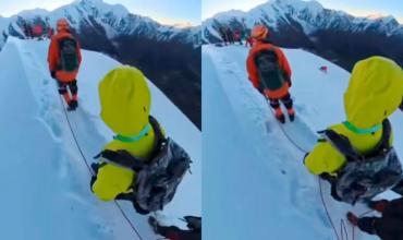 China: Un alpinista se quitó el arnés para sacarse una selfie, cayó al vacío y murió