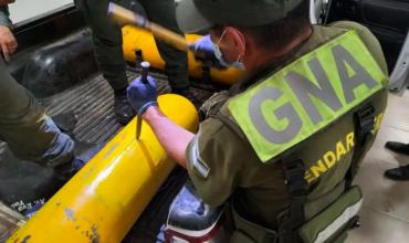 Tucumán: detuvieron a tío y sobrino con 86 kilos de cocaína escondidos en tubos de GNC