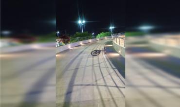 Joven terminó hospitalizada tras caer de su bicicleta