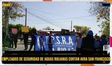 Ex trabajadores de seguridad de Aguas Riojanas cortaron avenida San Francisco