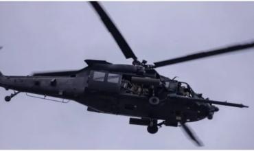 Helicópteros de combate de EE.UU. sobrevolaron cerca de Venezuela y crece la tensión con Maduro