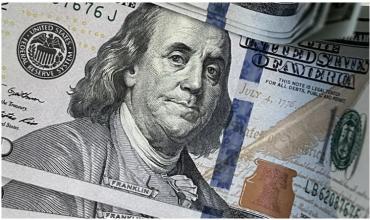 El dólar bajó luego de las renuncias en el Gabinete y las declaraciones de Luis Caputo
